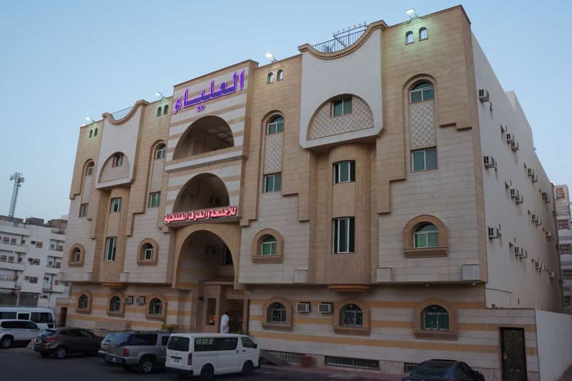 Uk Travelers Hotel Facade 