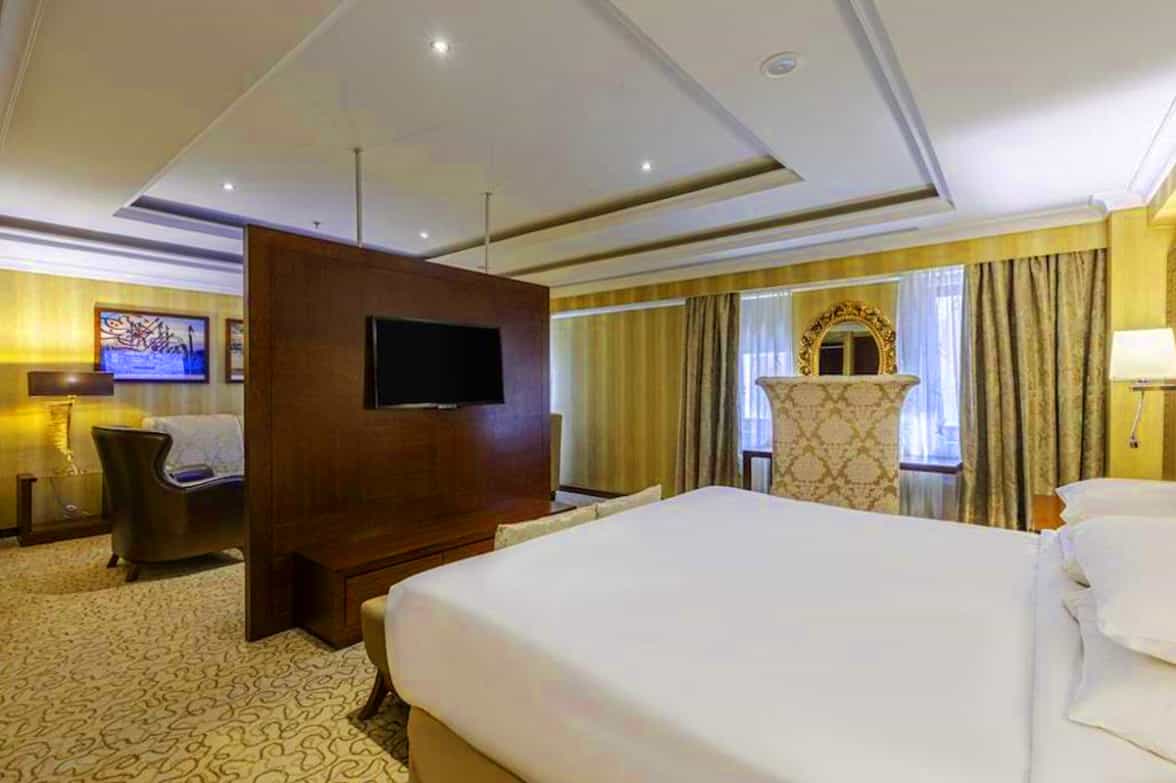 Grand Bedroom Suite 