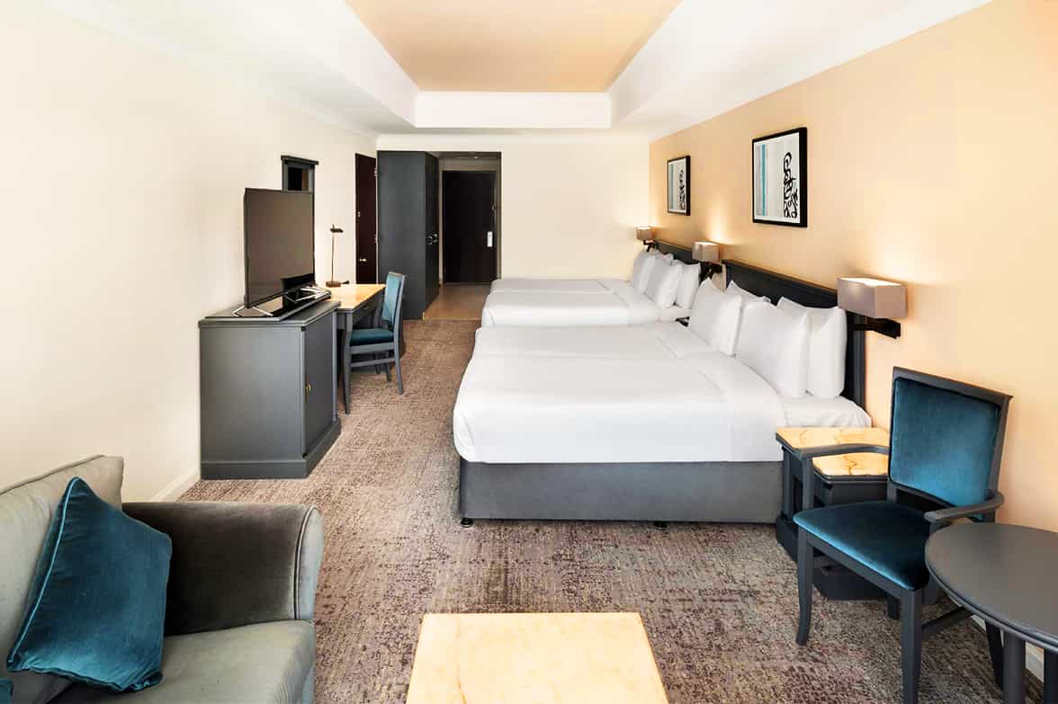 Luxurious Hotel Room 