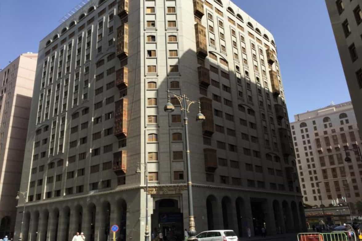 Luxury Hotel Exterior 