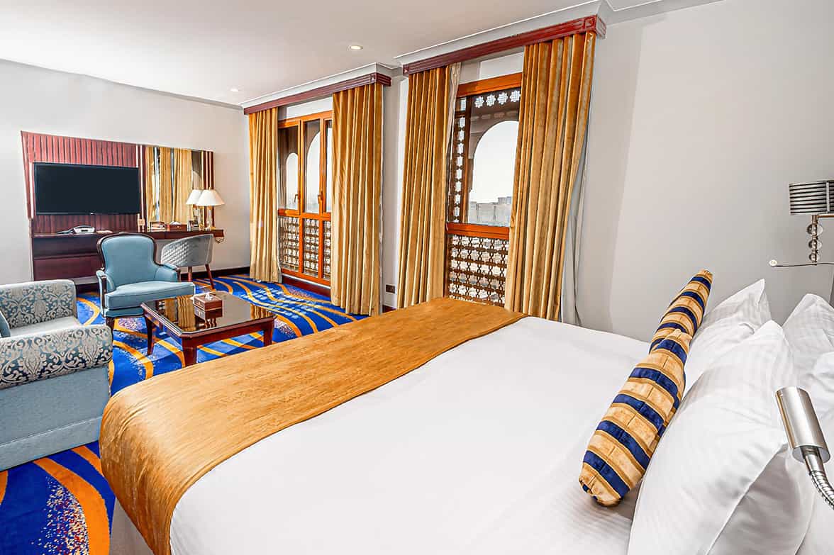 Spacious Bedroom Design 