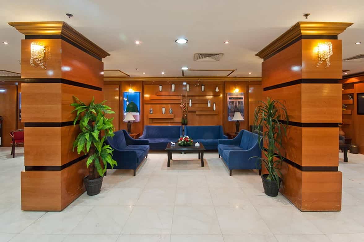 Hotel Cozy Lobby View 