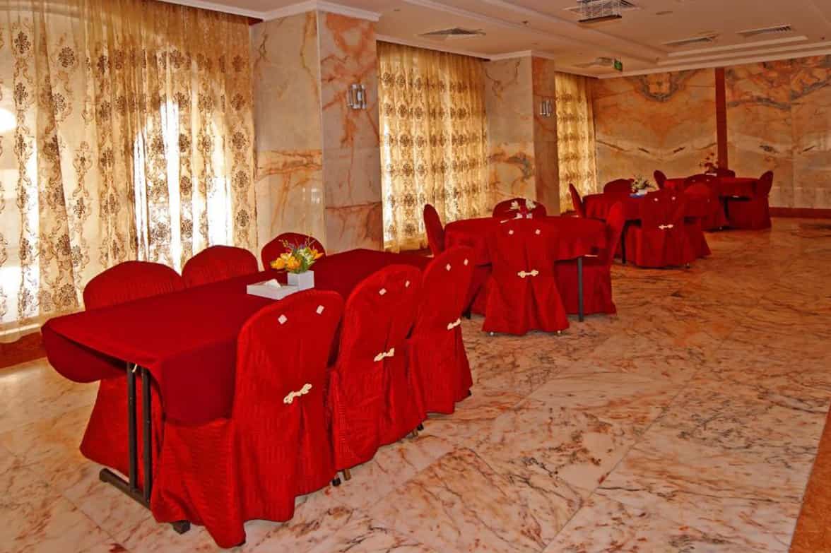 Elegant Hotel Banquet Sitting 
