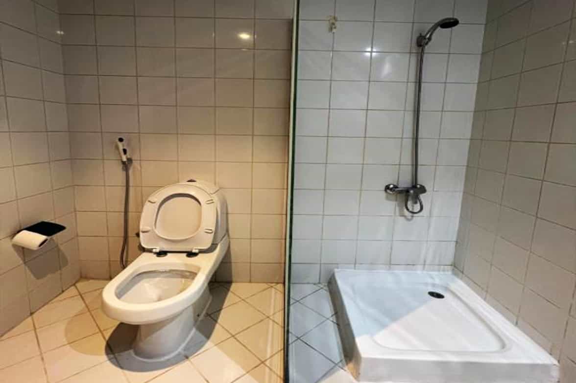 Clean Hotel Washroom 