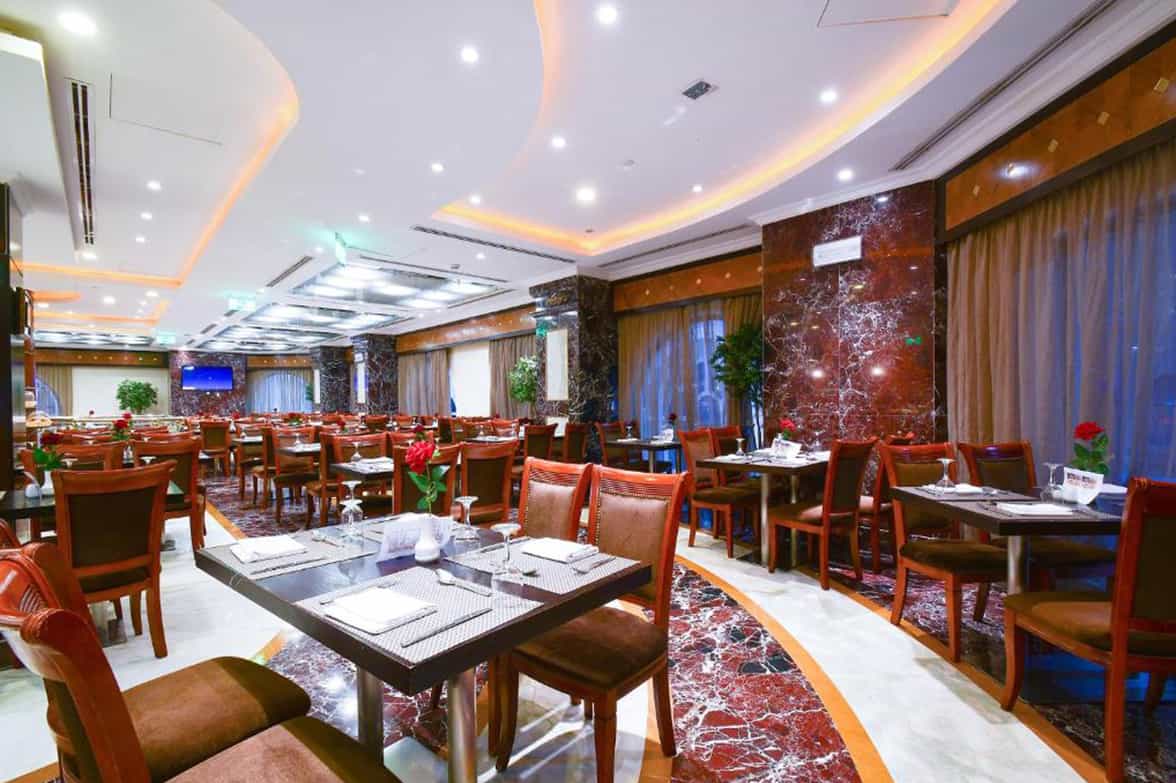 Elegant Long Hotel Dining 