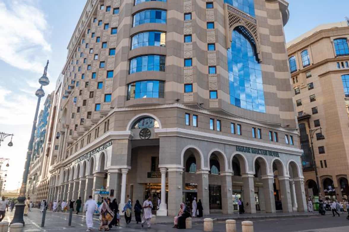 Hotel Front View Exterior 