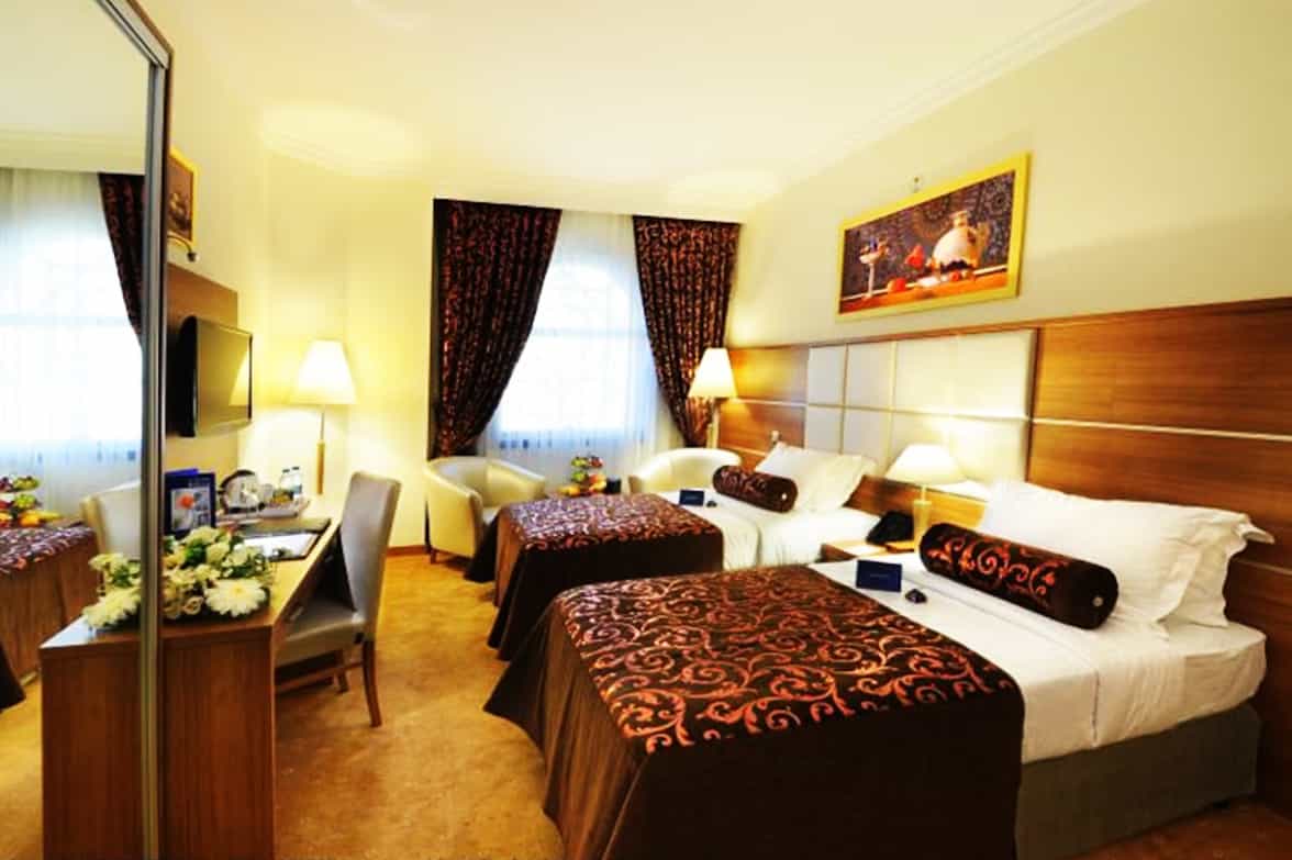 Luxury Hotel Twin Bedroom 
