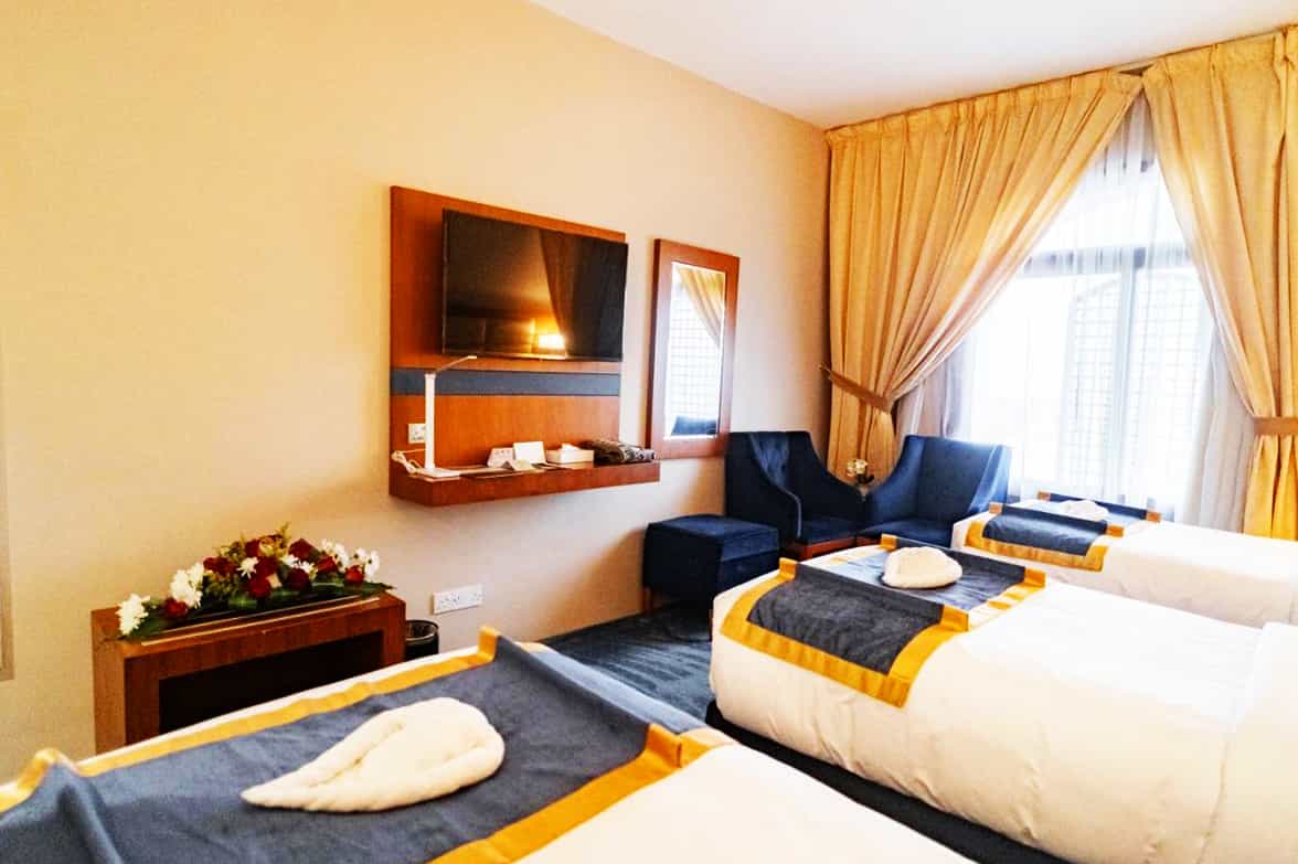 Bright Triple Hotel Room 