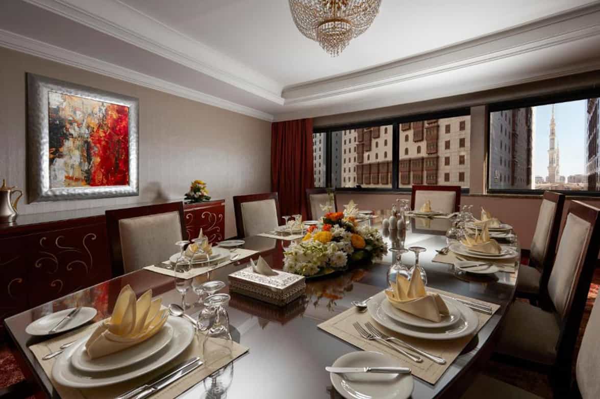 Silver Oasis Dining Setup 