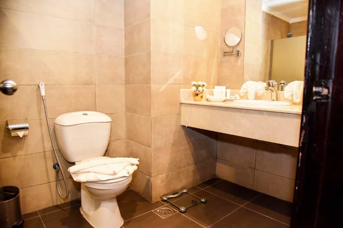 Clean Hotel Washroom 