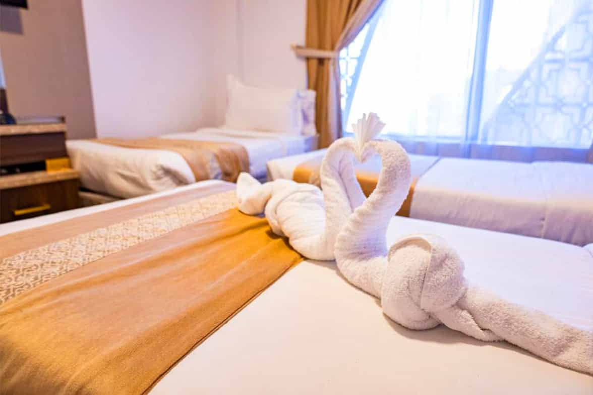 Modern Hotel Bedspread With Duvet 