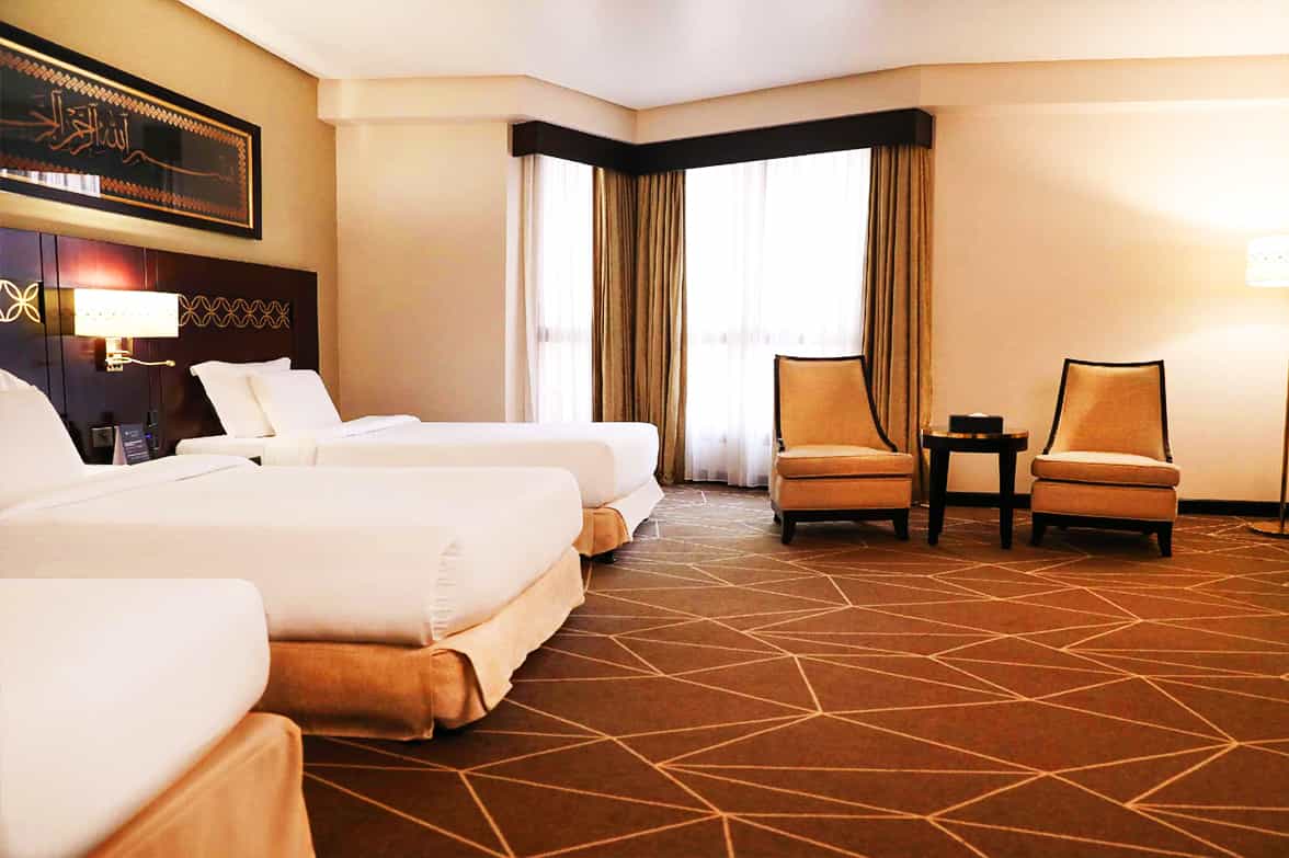 Elegant Spacious Triple Bedspread 