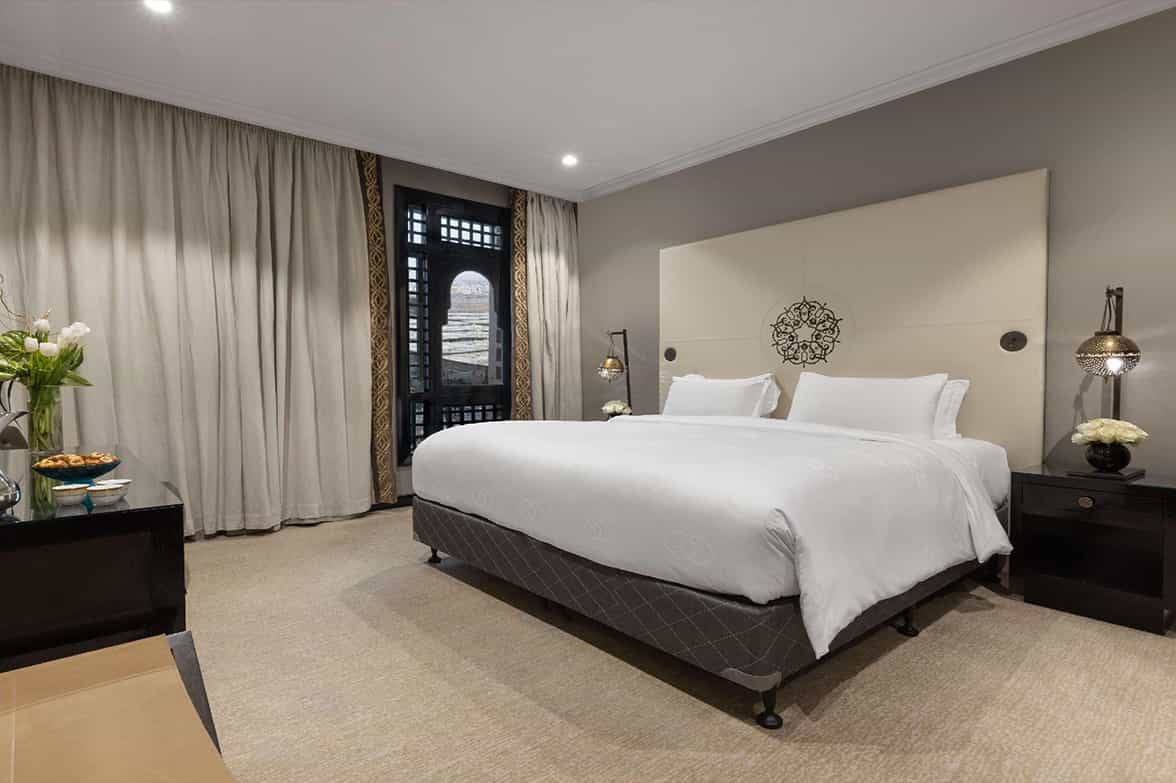 Luxurious King Bed Throw 