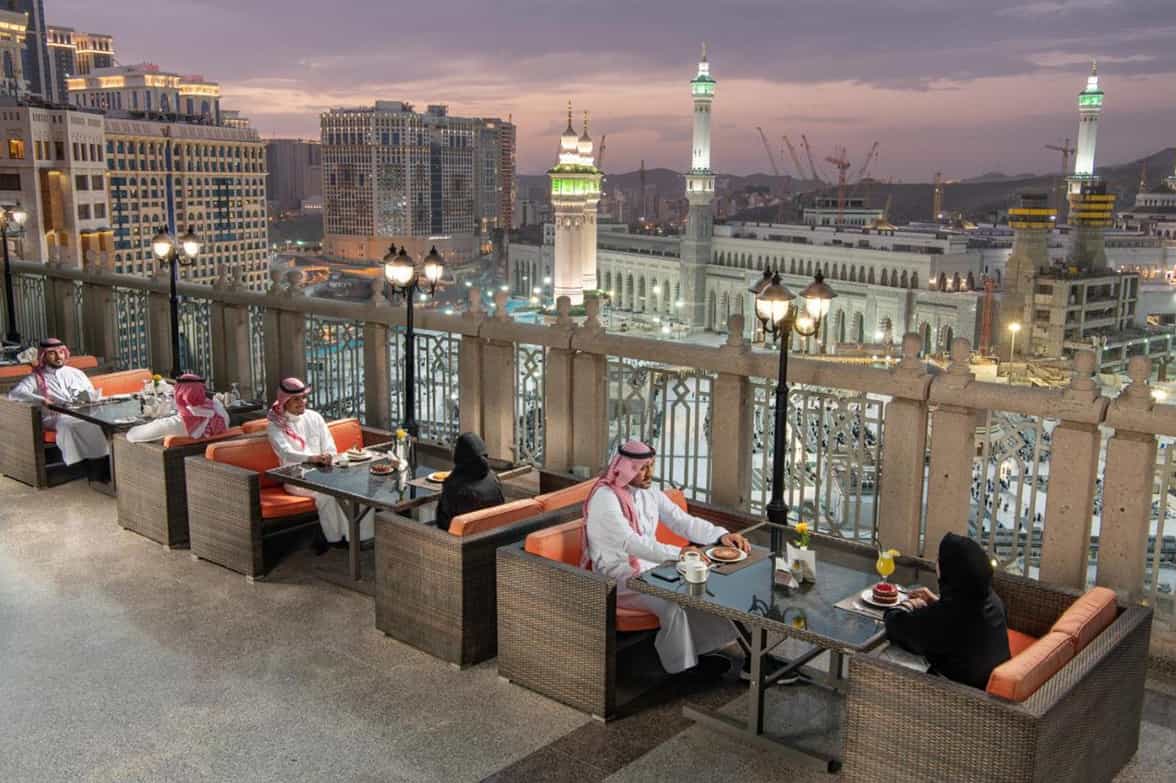 Panoramic Rooftop Dining Experience 