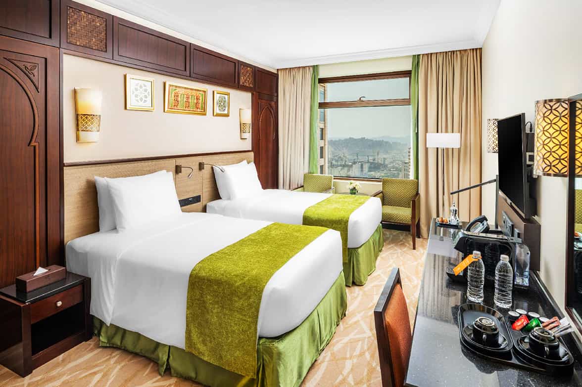 Lavish Room Decor Amenities 