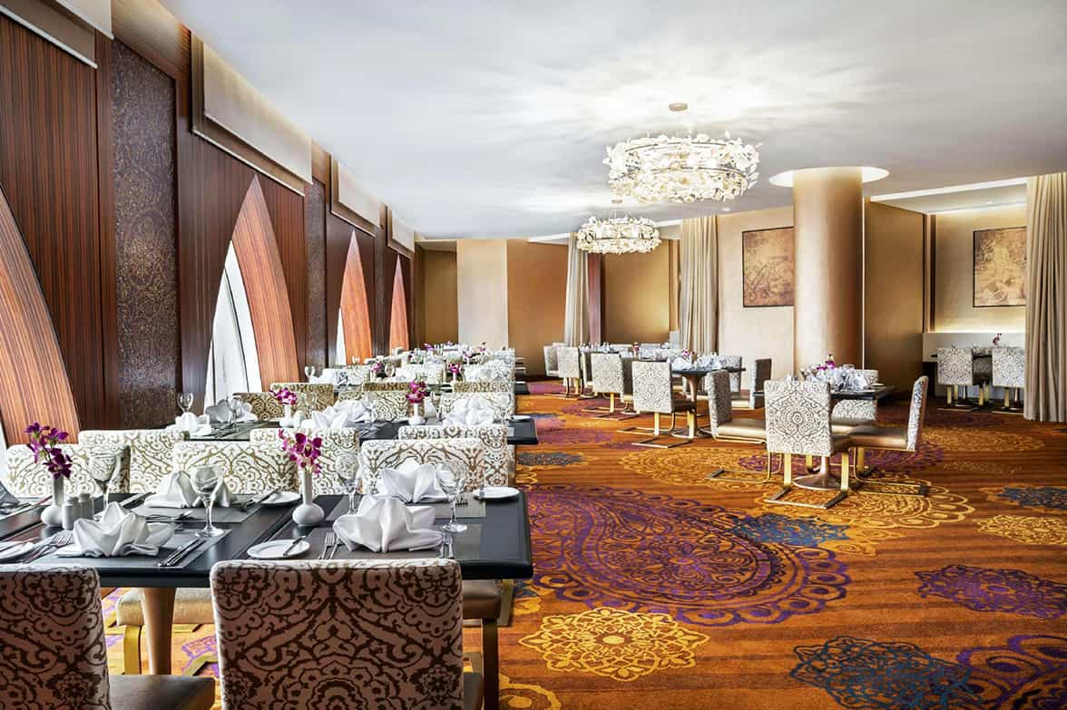 Elegant Royal Gold Dining 