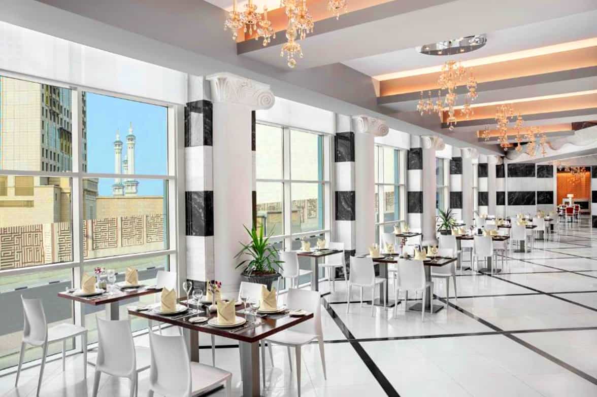 Royal Feast Long Dining Hall 