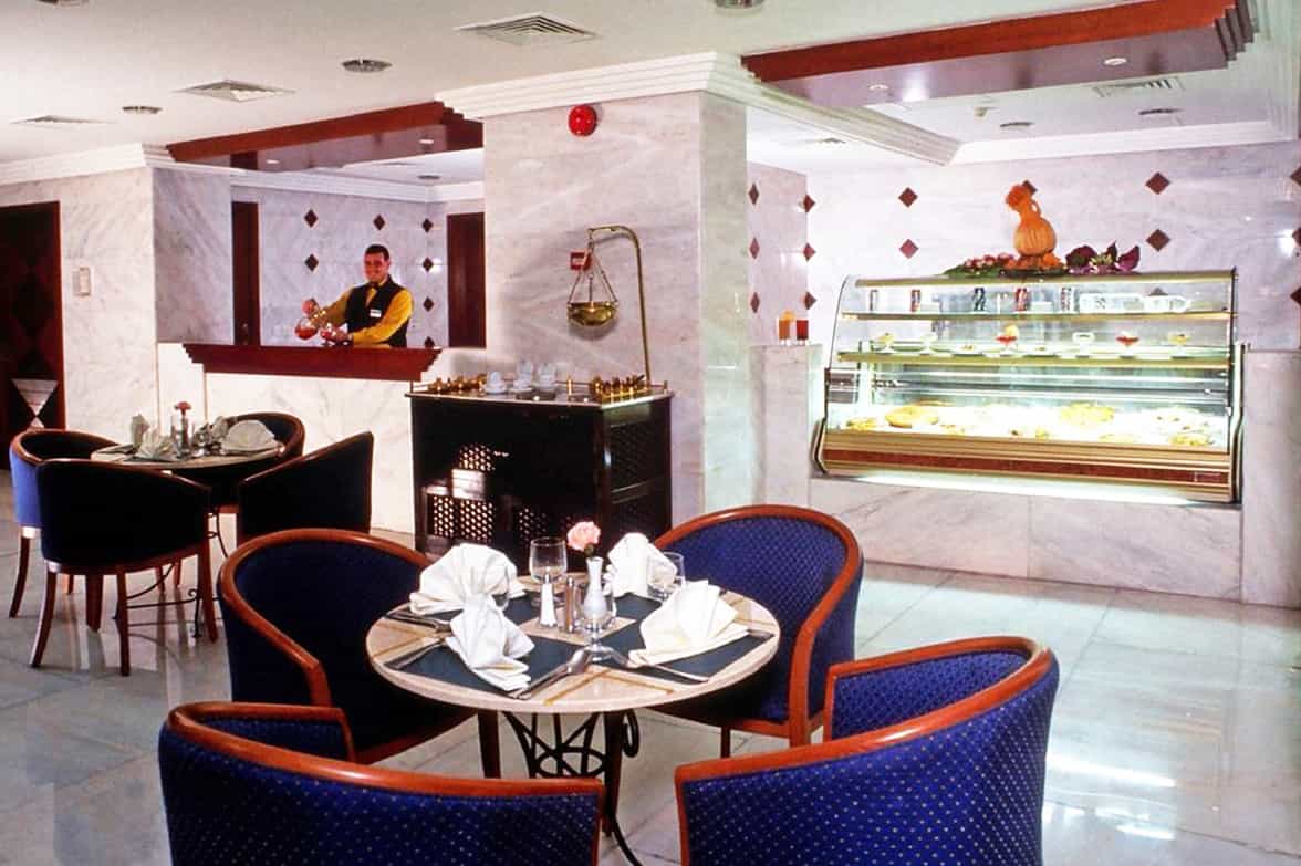 Deluxe Dining Experience 