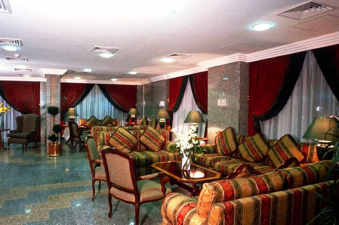 Vintage Ambiance Guest Lounge 