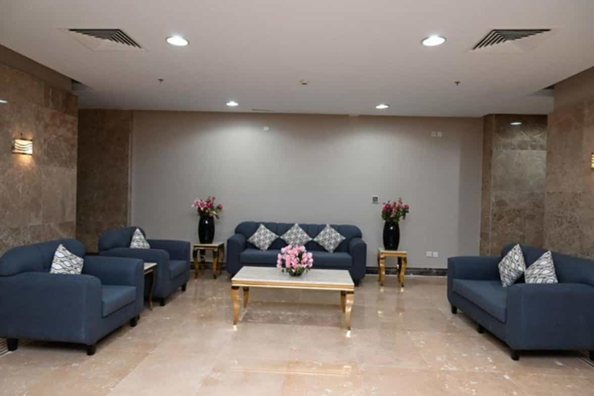 Deluxe Sitting Area 