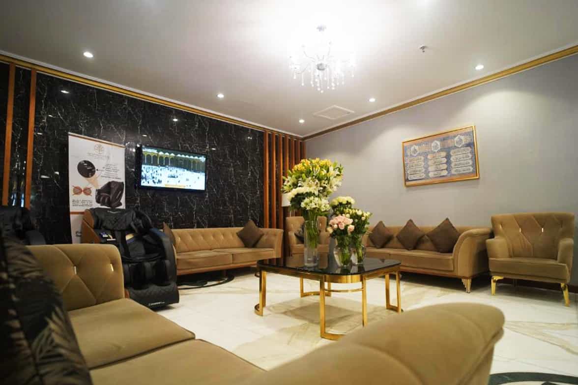 Luxurious Sitting And Massage Seat 