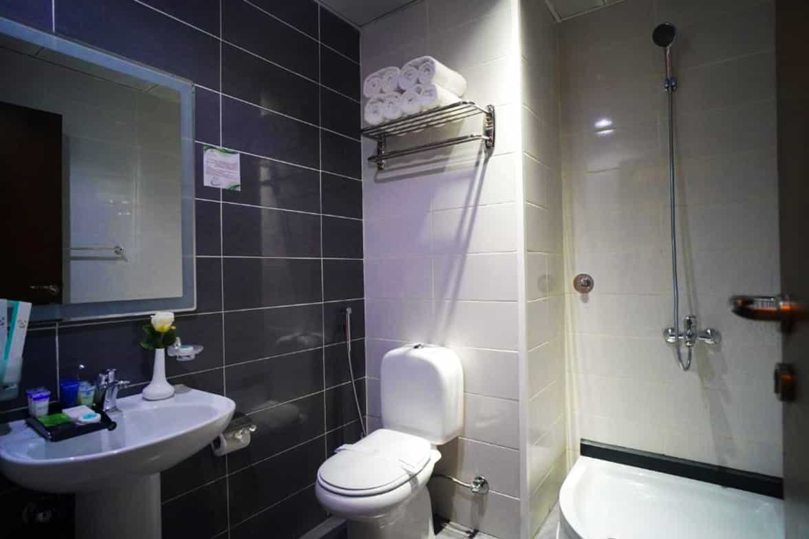 Modern Hotel Bathroom Amenities 