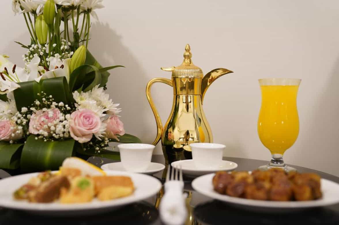 Traditional Arabic Gawa Flask Setup 