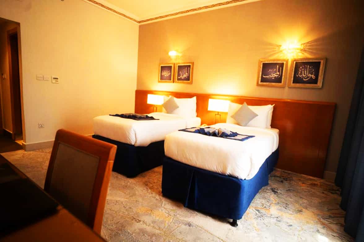 Twin Chic Room 
