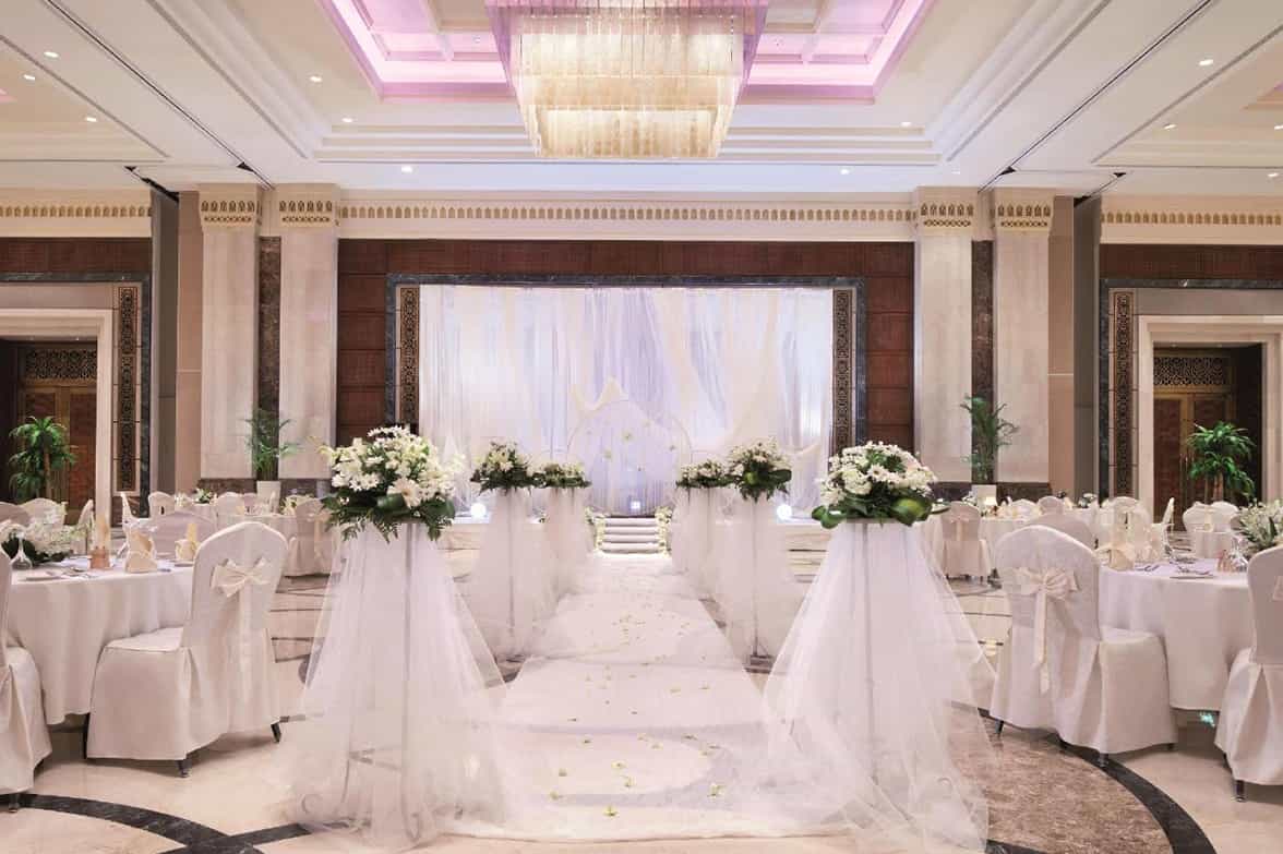 Elegant Banquet Chandelier Setting 