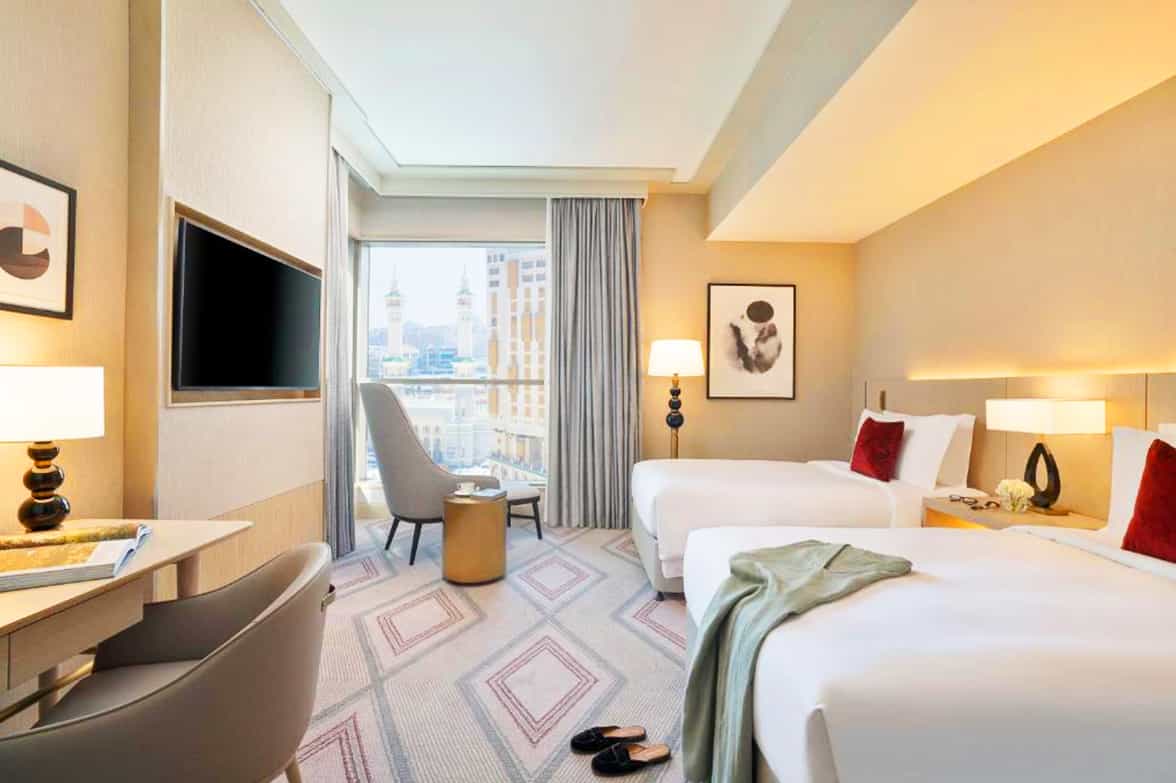 Velvet Glow Spacious Bright Room 