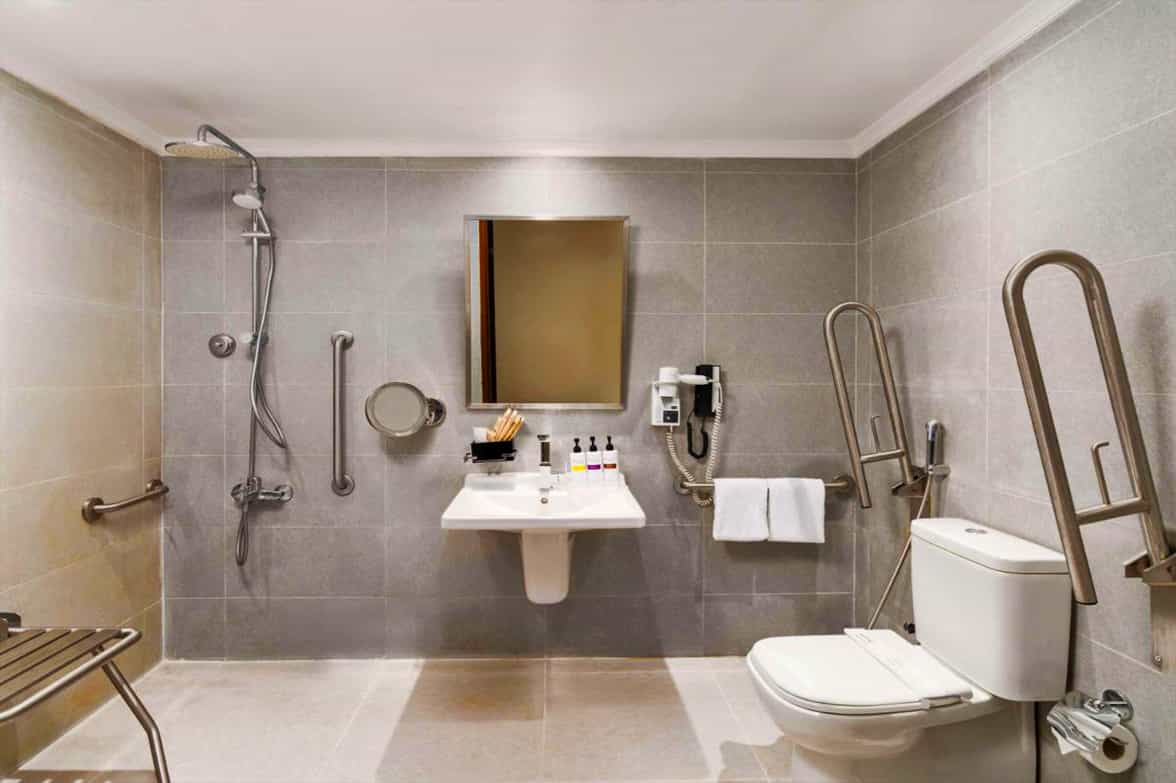 Sumptuous Grand Bathroom 