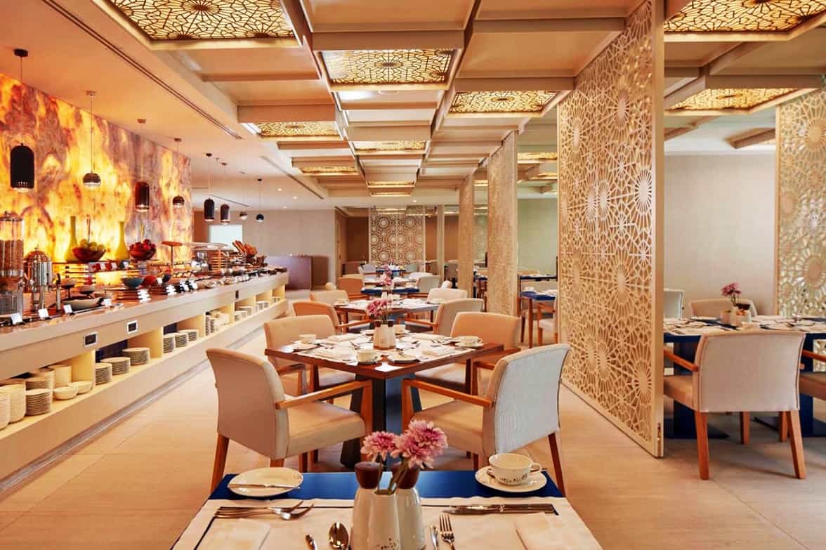 Fine Dining Grand Atmosphere 