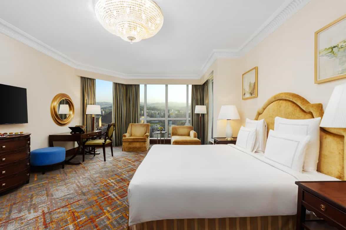 Deluxe Bedroom Sky Lounge 
