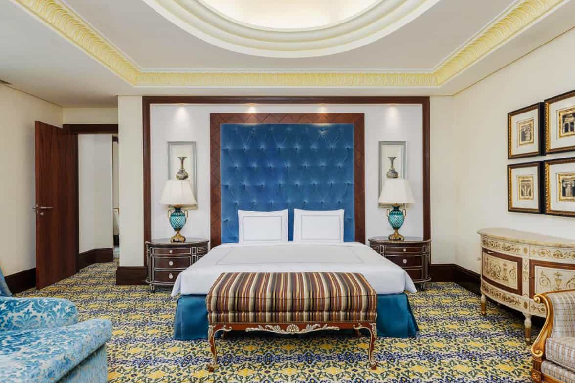 Opulence Grand Guestroom Closet 