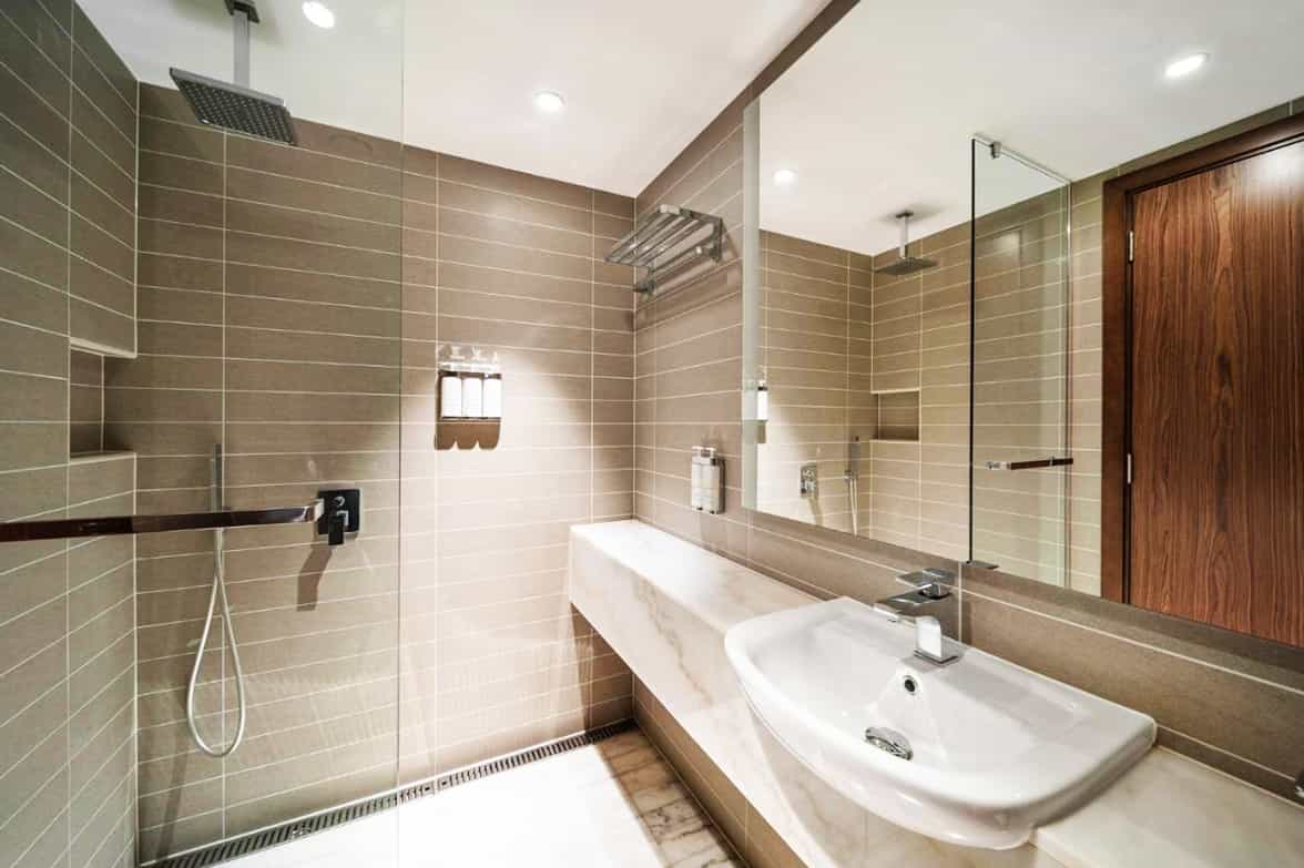 Grand Suite Luxurious Bathroom 