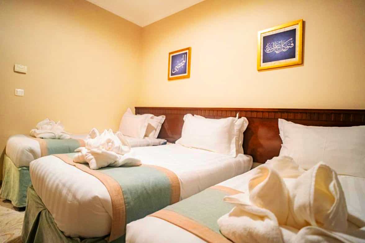 Cozy Triple Room Bed Setup