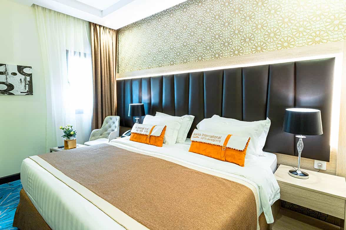 Luxurious Hotel King Bed