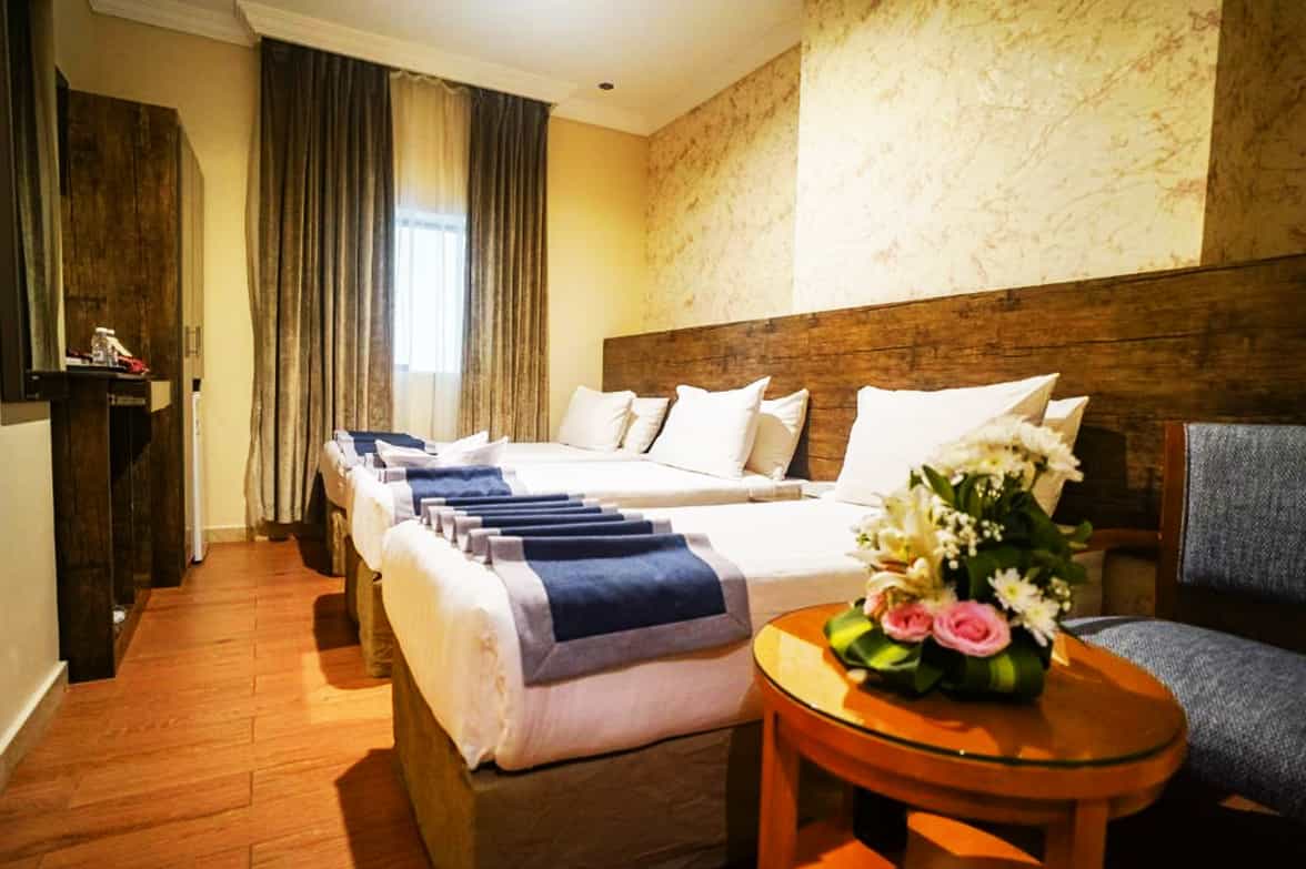 Cozy Triple Bed Spacing