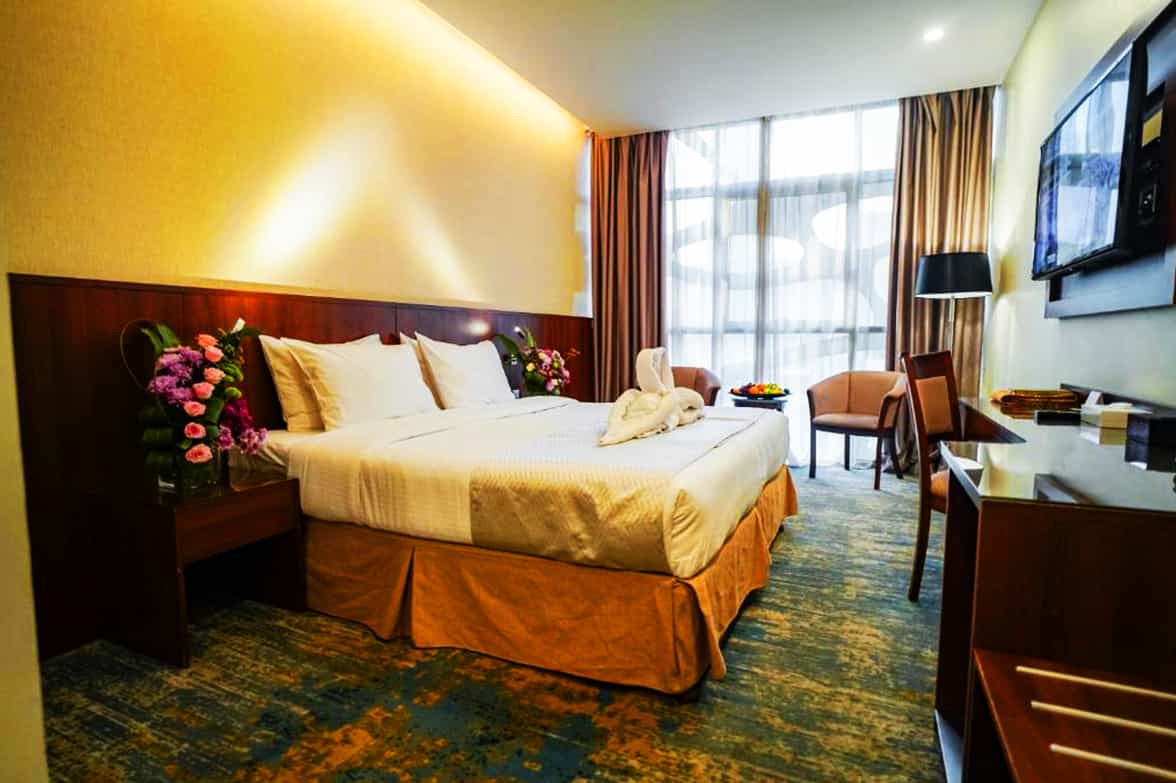 Luxury Bedroom Modern Amenities